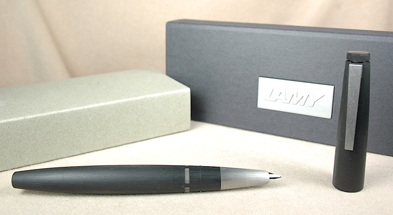 Pre-Owned Pens: 3874: Lamy: 2000 Oblique Medium STUB